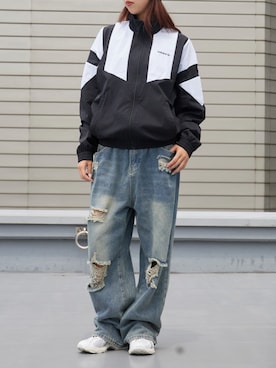 「Theater code（シアターコード）のdamage denim pants/ダメージデニム クラッシュデニム サイドボタンバギーデニム 2026年春夏（デニムパンツ、ブルー系）」を使った、NATSUKIさん（レディース・170cm）の夏コーディネート
