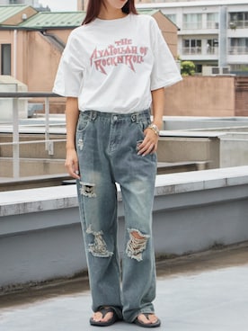 「Theater code（シアターコード）のdamage denim pants/ダメージデニム クラッシュデニム サイドボタンバギーデニム 2026年春夏（デニムパンツ、ブルー系）」を使った、NATSUKIさん（レディース・170cm）の夏コーディネート
