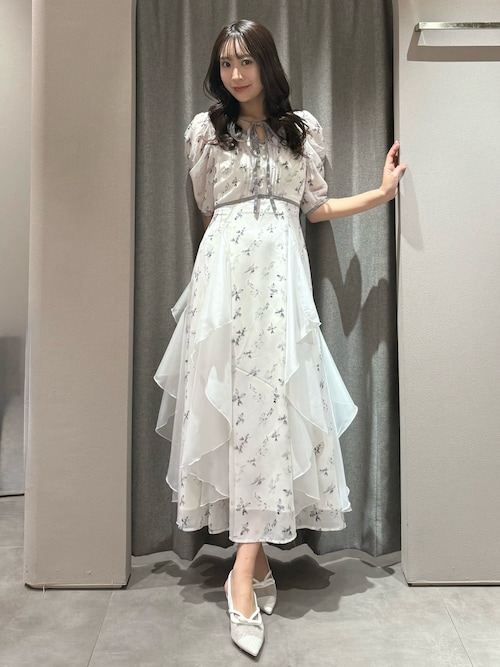 美品 デイジーリン フラワーラッフルワンピース 上品くすみピンク セレモニー対応 セール】マチラッフルフラワープリントワンピース（ワンピース
