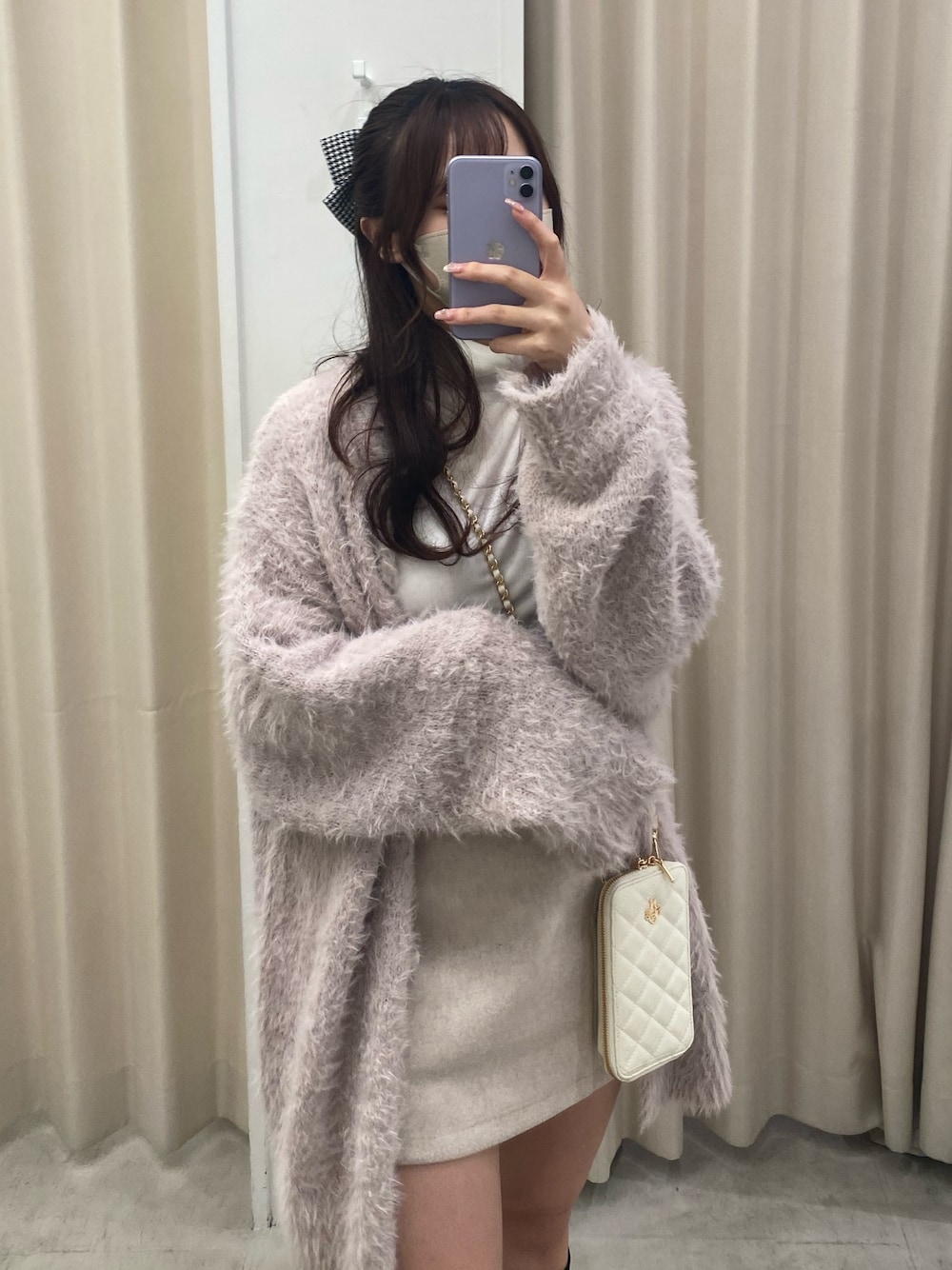 「カーディガン、ニットワンピース、ふわふわ、あざとい、あざとかわいい、オトナカワイイ、おしゃれさんと繋がりたい、ミニスカート、冬コーデ、ロングブーツ、デート服」｜「one after another NICE CLAUPのレイヤードスタイルにもおすすめ。ベロアタートルネック（Tシャツ/カットソー、ホワイト系）」を使った、mizuki♡さん（レディース・157cm）の秋コーディネートの1枚目の写真