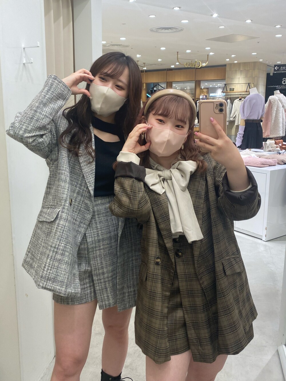 「秋服、参戦服、セットアップ、お揃いコーデ、ふたごコーデ、ジャケット、秋コーデ」｜「one after another NICE CLAUPのセットアップあり　マルチWAYテーラードジャケット（テーラードジャケット、グレー系）」を使った、mizuki♡さん（レディース・157cm）の秋コーディネートの1枚目の写真