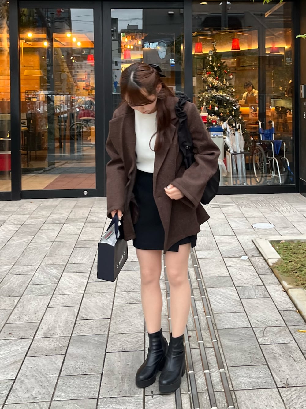 「新星WEARISTAにエントリー、大人カジュアル、いいね、save、フォローお願いします🤑、いいね返し、WEARyouthコーデ、オトナ女子、コート、今日のコーデ、大人ガーリー、低身長コーデ、キレイめ、おしゃれさんと繋がりたい、骨格_ウェーブ、ブーツ、大人コーデ」｜「callautiaのウールライクダブルテーラードコート（テーラードジャケット、ブラウン系）」を使った、soaさん（レディース・154cm）の冬コーディネートの1枚目の写真