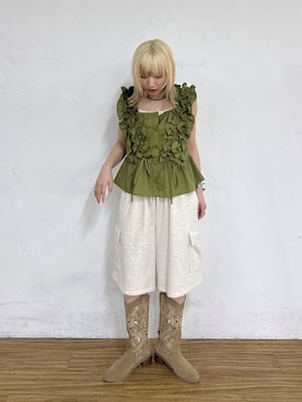 「w closet（ダブルクローゼット）のフリフリノースリブラウス（シャツ/ブラウス、グリーン系）」を使った、yuuka   shinodaさん（レディース・153cm）の春コーディネート