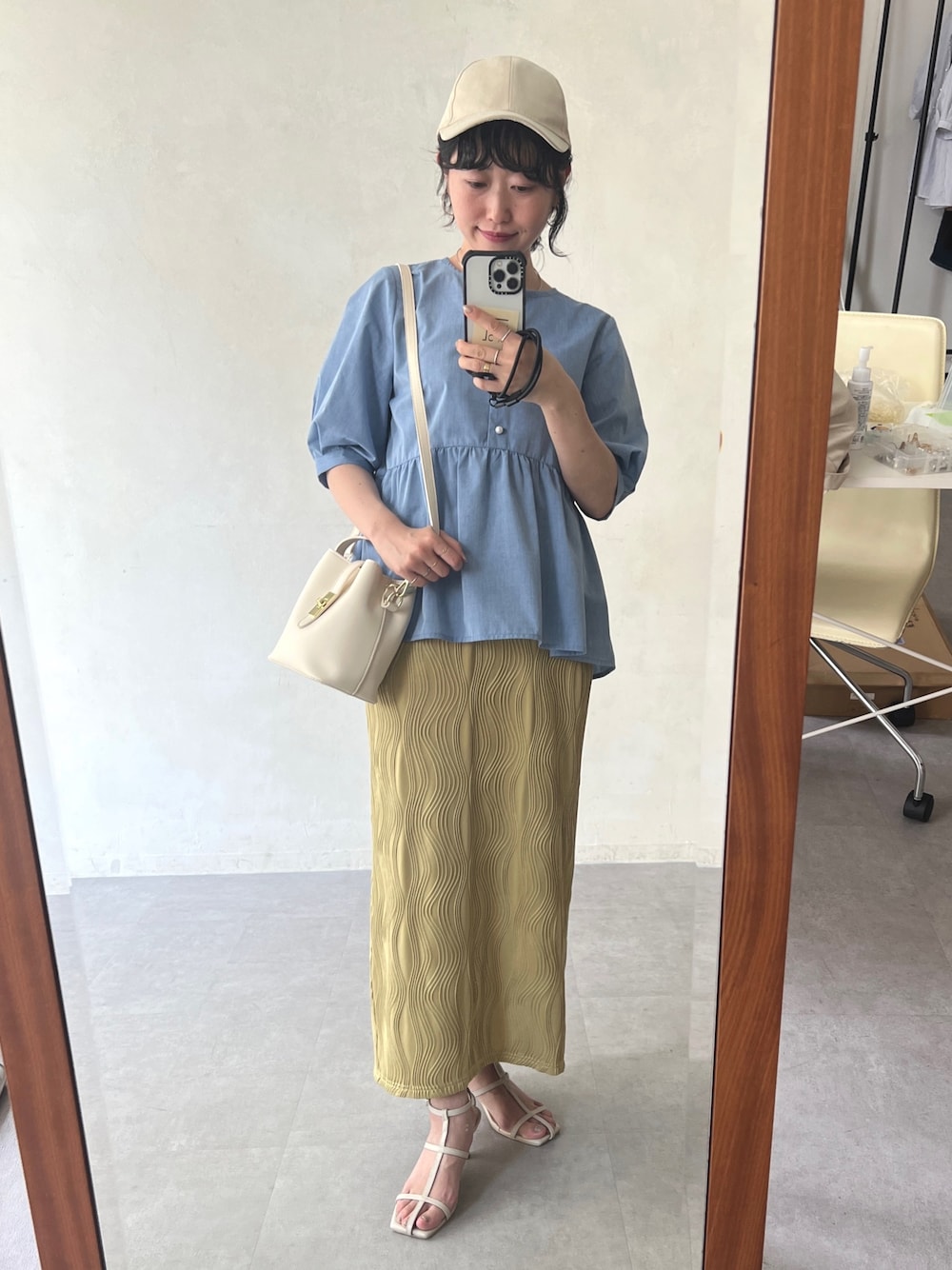 「夏コーデ、休日スタイル、プチプラ、淡色コーデ、ビッグシルエット、韓国ファッション、お出かけコーデ、キャップ、夏セールで買いました」｜「Chez toiのパールボタンギャザー切替ブラウス（シャツ/ブラウス、ブルー系）」を使った、M a k oさん（レディース・155cm）の夏コーディネートの1枚目の写真