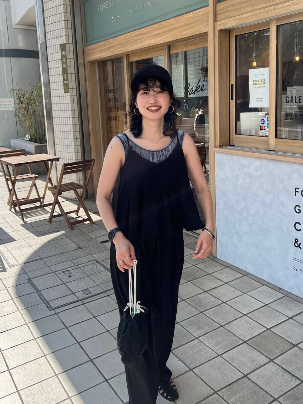 「セットアップ、レイヤードスタイル、カラー×コーデ、ミニバッグ、休日スタイル、古着MIX、きれいめカジュアル、プチプラ、キャップ、秋コーデ、モノトーン」｜「CFCLの＜CFCL（シーエフシーエル）＞メッシュ キャップ■■■（キャップ、ブラック系）」を使った、M a k oさん（レディース・155cm）の秋コーディネートの1枚目の写真
