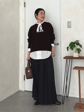 「un dix cors（アンディコール）のスエットライククルーロゴプルオーバー（ニット/セーター、ブラウン系）」を使った、M a k oさん（レディース・155cm）の秋コーディネート