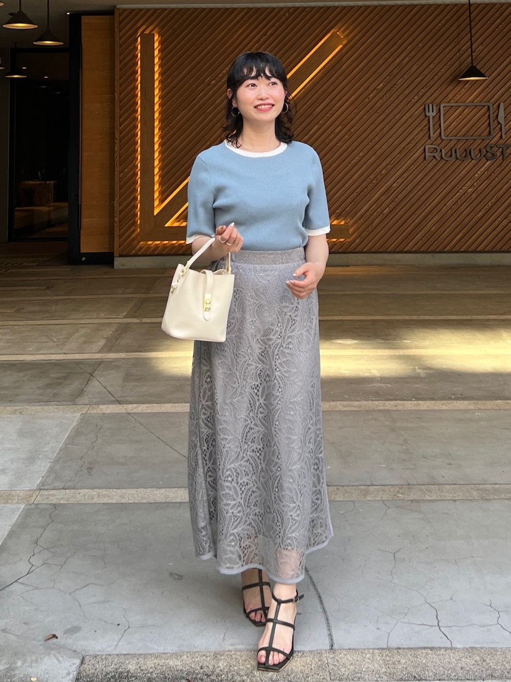 「夏コーデ、休日スタイル、プチプラ、淡色コーデ、お出かけコーデ、オフィスカジュアル、夏セールで買いました、きれいめカジュアル、レーススカート」｜「Chez toiのゴールド金具ショルダーBAG（ショルダーバッグ、ホワイト系）」を使った、M a k oさん（レディース・155cm）の夏コーディネートの1枚目の写真