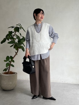 「un dix cors（アンディコール）のシャツ×ベストセット（シャツ/ブラウス、ホワイト系）」を使った、M a k oさん（レディース・155cm）の秋コーディネート