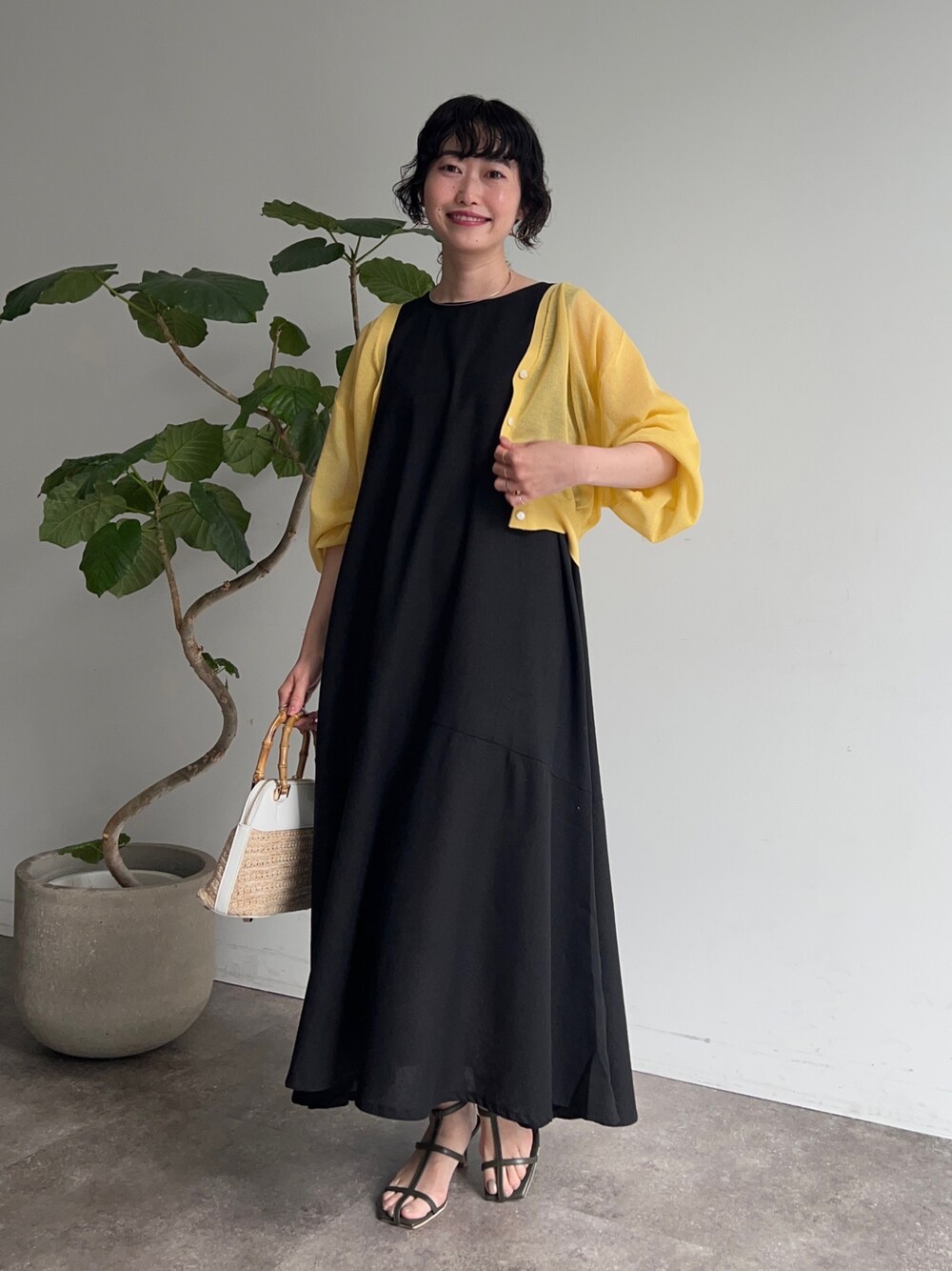 M a k oさんの「シアーラグラン短丈カーディガン（Chez toi）」を使ったコーディネートの1枚目の写真