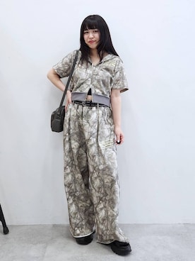 「PBLIM（ページボーイリム）の《UNISEX》8ポケミニショルダー（ショルダーバッグ、グレー系）」を使った、いっしぃさん（レディース・154cm）の春コーディネート