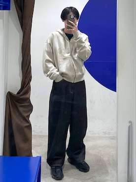 「F.ILLUMINATE（フィルミネイト）の【UNISEX】Filluminate／ダメージデニム（デニムパンツ、ブラック系）」を使った、863yさん（メンズ）の春コーディネート