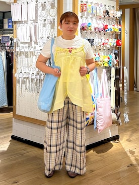 「LOWRYS FARM（ローリーズファーム）のソフリネンワイドパンツ 621564（スラックス、ベージュ系）」を使った、なっちゃんさん（レディース・160cm）の春コーディネート