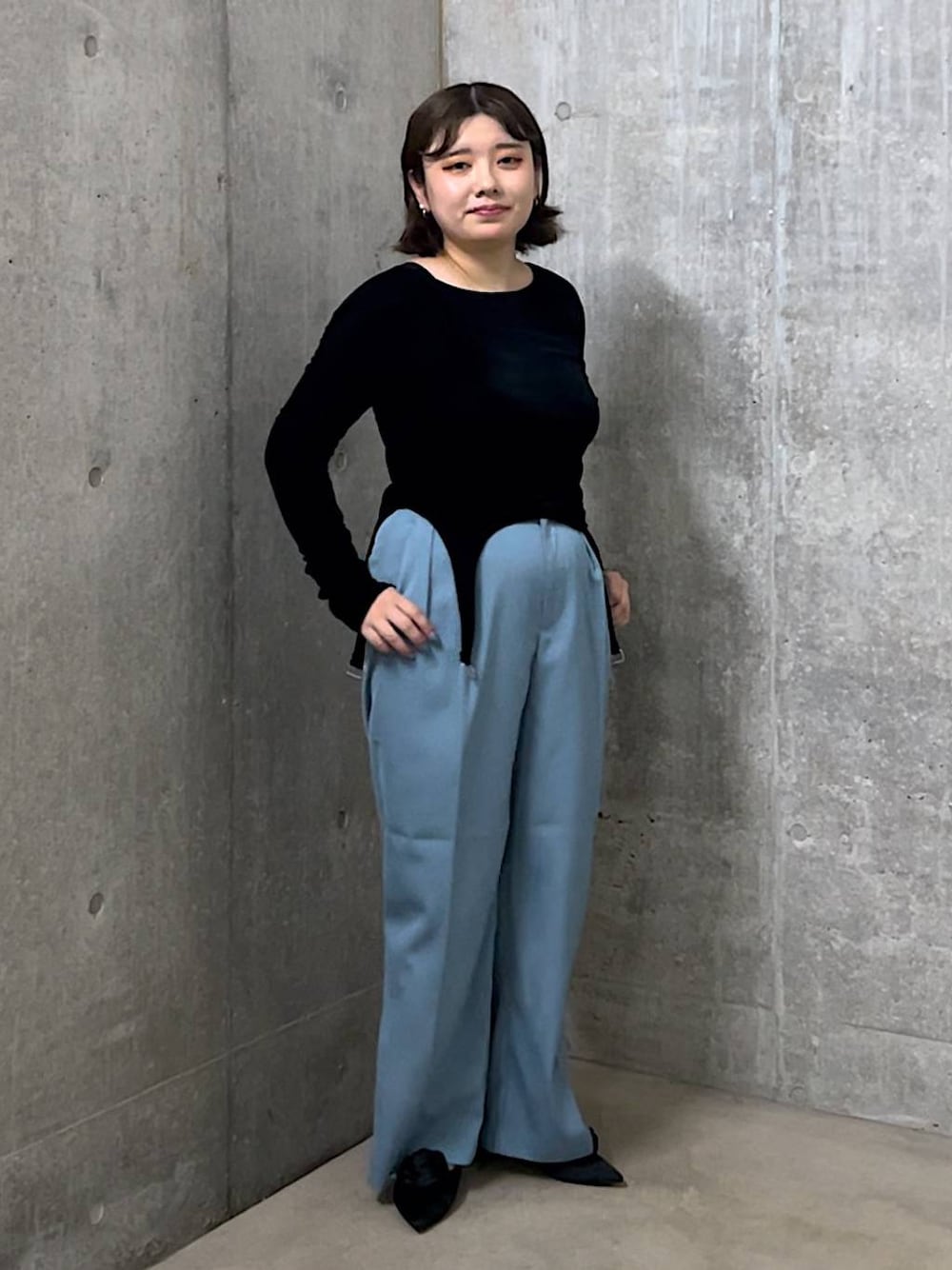 「着痩せ・細見え、体型カバー、個性派、ローリーズスタイル_LOWRYS FARM、大人女子カジュアル_LOWRYS FARM、大人カジュアル、デート/ロマンティック、旅行、カジュアル、女子会、LOWRYS FARM、ワイドパンツ」｜「LOWRYS FARMのリボンツキ２ＷＡＹミュール　100500（パンプス、ブラック系）」を使った、なっちゃんさん（レディース・160cm）の秋コーディネートの1枚目の写真