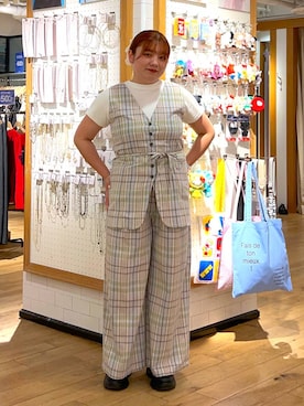 「LOWRYS FARM（ローリーズファーム）のソフリネンワイドパンツ 621564（スラックス、ブルー系）」を使った、なっちゃんさん（レディース・160cm）の春コーディネート