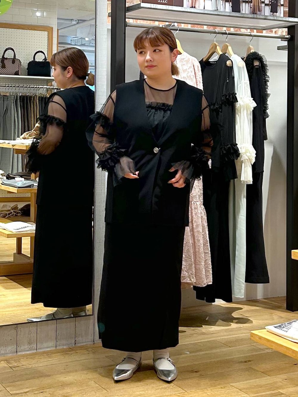 ヘンケイベストスカートセット 579645を使った人気ファッション