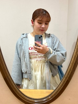 「LOWRYS FARM（ローリーズファーム）のＺＩＰショートフーディ　588894（パーカー、グレー系）」を使った、なっちゃんさん（レディース・160cm）の春コーディネート