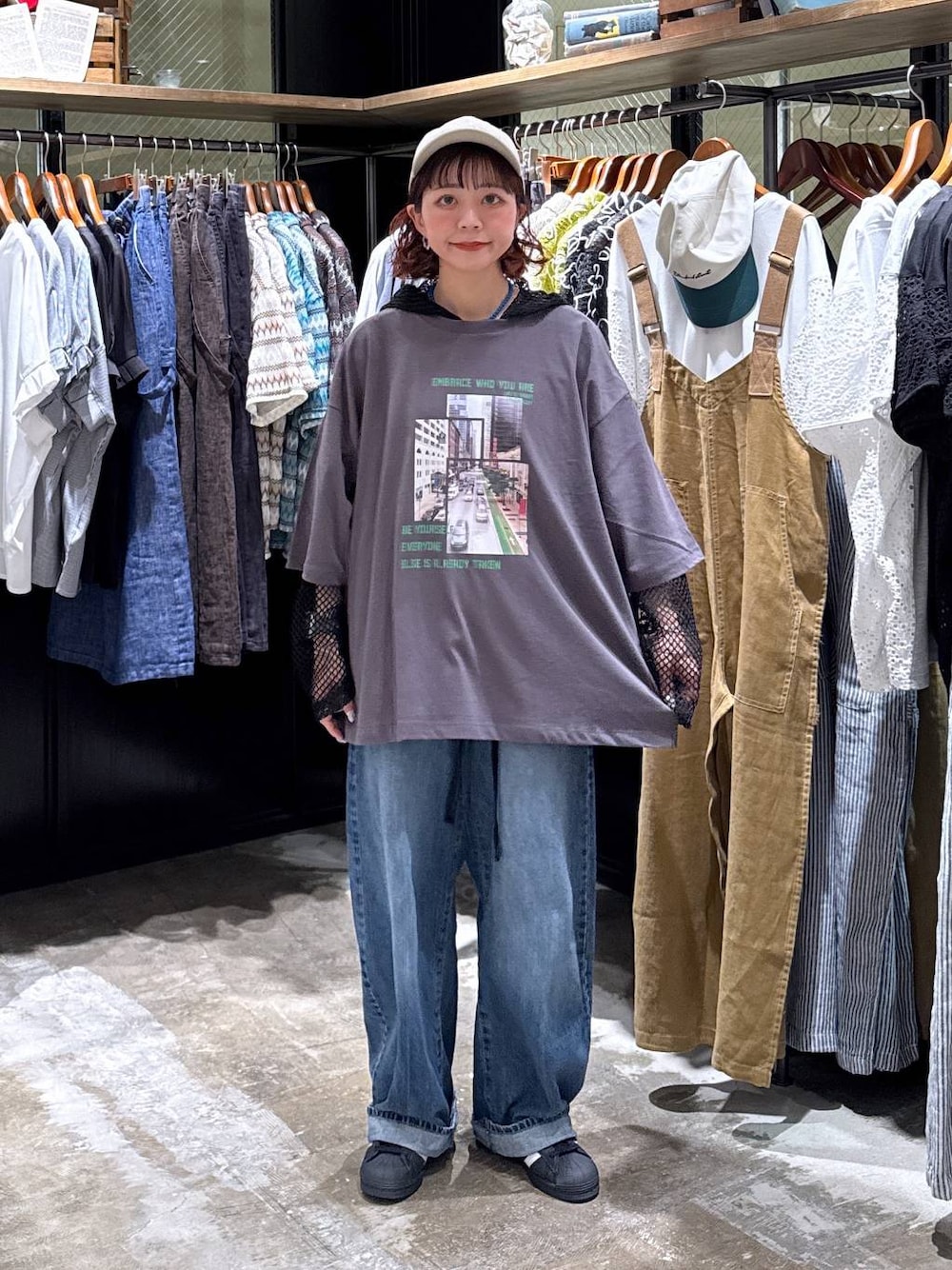 「メンズライク、低身長、カジュアル、niko and ...」｜「niko and...の【WILLIAM B.ELIOTT】メッシュZIPパーカー（パーカー、グレー系）」を使った、おでんさん（レディース・152cm）の夏コーディネートの1枚目の写真