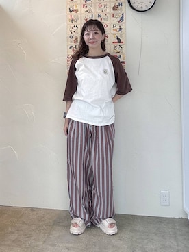 「niko and...（ニコアンド）のGardenタックプリントパンツ（その他パンツ、ブラウン系）」を使った、おでんさん（レディース・153cm）の春コーディネート