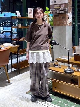 「niko and...（ニコアンド）のGardenタックプリントパンツ（その他パンツ、ベージュ系）」を使った、おでんさん（レディース・153cm）の春コーディネート