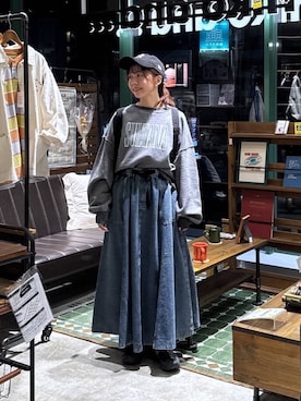 「niko and...（ニコアンド）のベルトフレアスカート（スカート、ブルー系）」を使った、おでんさん（レディース・153cm）の春コーディネート