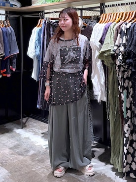 「niko and...（ニコアンド）のトロットワイドイージーパンツ（その他パンツ、グリーン系）」を使った、おでんさん（レディース・153cm）の夏コーディネート