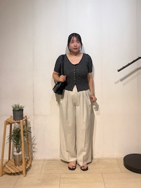 「Thevon（ゼボン）のシアーリブGOLDボタン半袖カーディガン（カーディガン/ボレロ、ブラック系）」を使った、mayuuu528さん（レディース・158cm）の夏コーディネート