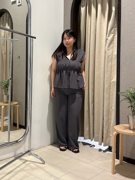 「Thevon（ゼボン）の【2サイズ展開】ペプラムシャーリングノースリセットアップ（つなぎ/オールインワン、グレー系）」を使った、mayuuu528さん（レディース・158cm）の夏コーディネート
