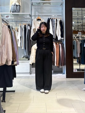 「Thevon（ゼボン）のクリアボタン肩タックニットカーディガン（カーディガン/ボレロ、ブラック系）」を使った、mayuuu528さん（レディース・158cm）の春コーディネート