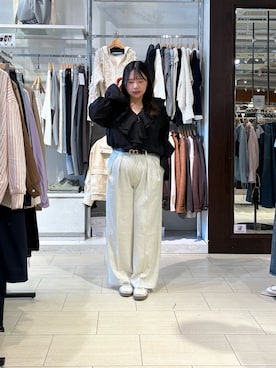 「Thevon（ゼボン）のVネックフリルキャンディスリーブブラウス（シャツ/ブラウス、ブラック系）」を使った、mayuuu528さん（レディース・158cm）の春コーディネート