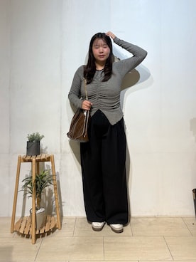 「Thevon（ゼボン）の前後2WAYギャザーインナー（Tシャツ/カットソー、ブラック系）」を使った、mayuuu528さん（レディース・158cm）の秋コーディネート
