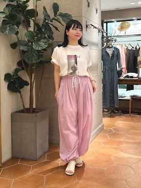 「RIVE DROITE（リヴドロワ）の【目を惹く大人のフォトTee】MarilynフォトTee（Tシャツ/カットソー、ホワイト系）」を使った、さこちゃんさん（レディース・155cm）の春コーディネート