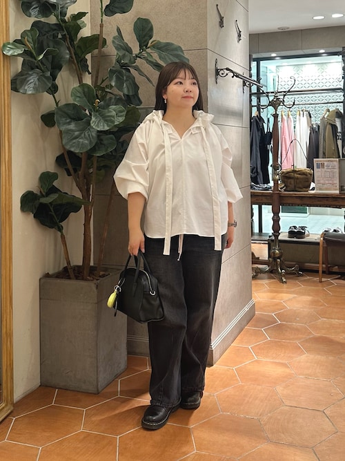 RIVE DROITE(リヴドロワ) 甘すぎないデザインのフリルブラウス RIVE DROITE(リヴドロワ) 甘すぎないデザインのフリルブラウス