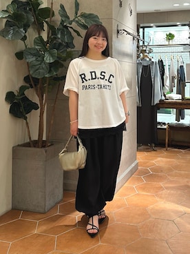 「RIVE DROITE（リヴドロワ）の【Yossshiiii企画/即完売につき再販売/新色追加】R.D.S.CロゴTe（Tシャツ/カットソー、ホワイト系）」を使った、さこちゃんさん（レディース・155cm）の春コーディネート