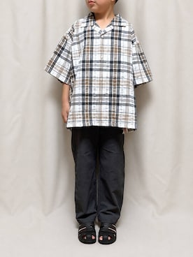 「GLOBAL WORK（グローバルワーク）のスゴラクストレッチサッカーパンツ/634288（その他パンツ、グレー系）」を使った、かとやまさん（レディース・158cm）の夏コーディネート