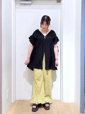 「LOWRYS FARM（ローリーズファーム）のヨウシュウフリルチュニックブラウスＳＳ 682938（ワンピース、ブラック系）」を使った、ももみんさん（レディース・161cm）の夏コーディネート