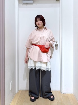 「LOWRYS FARM（ローリーズファーム）のギャザーワイドイージーパンツ　288508（その他パンツ、グレー系）」を使った、ももみんさん（レディース・161cm）の春コーディネート