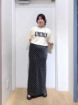 「LOWRYS FARM（ローリーズファーム）のストレッチサテンスカート　 290120（スカート、ブラック系）」を使った、ももみんさん（レディース・161cm）の春コーディネート