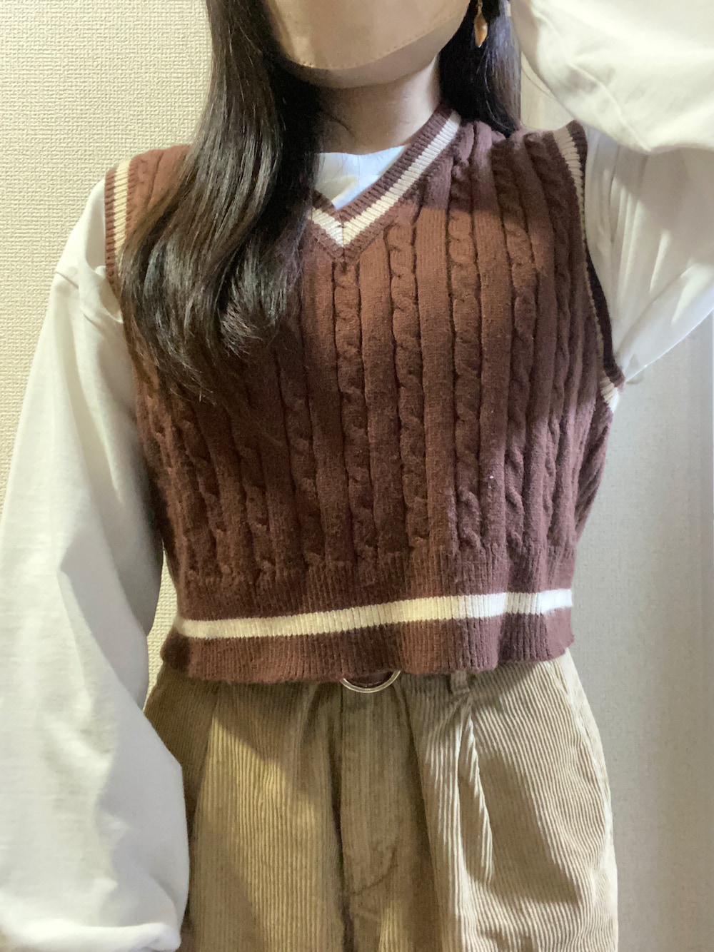 「シンプルコーデ、プチプラコーデ、パンツコーデ、着回しコーデ、147cm、低身長コーデ、カジュアル、ブラウン、ブラウンコーデ、ブラウン色に染まれ、コーデュロイパンツ、トートバッグ、いいね、save、フォローお願いします🤑、レイヤードスタイル、ニットベスト」｜「ems exciteのモチモチチルデンニットベスト（ベスト、ブラウン系）」を使った、na 🌛☁    さん（レディース・147cm）の冬コーディネートの1枚目の写真