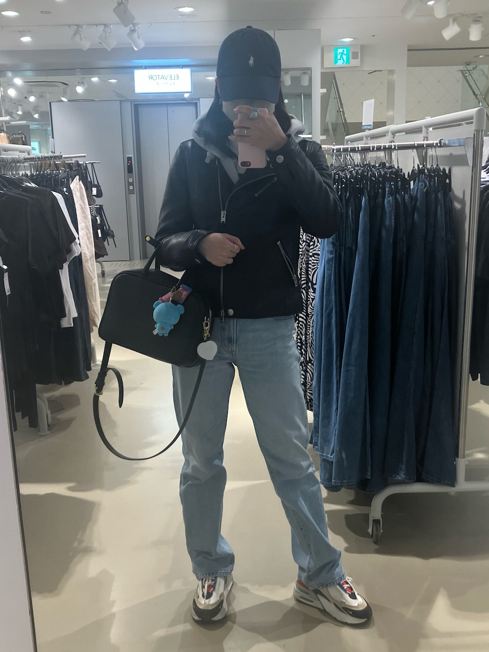 COACHのライダースジャケットを使ったレディース人気