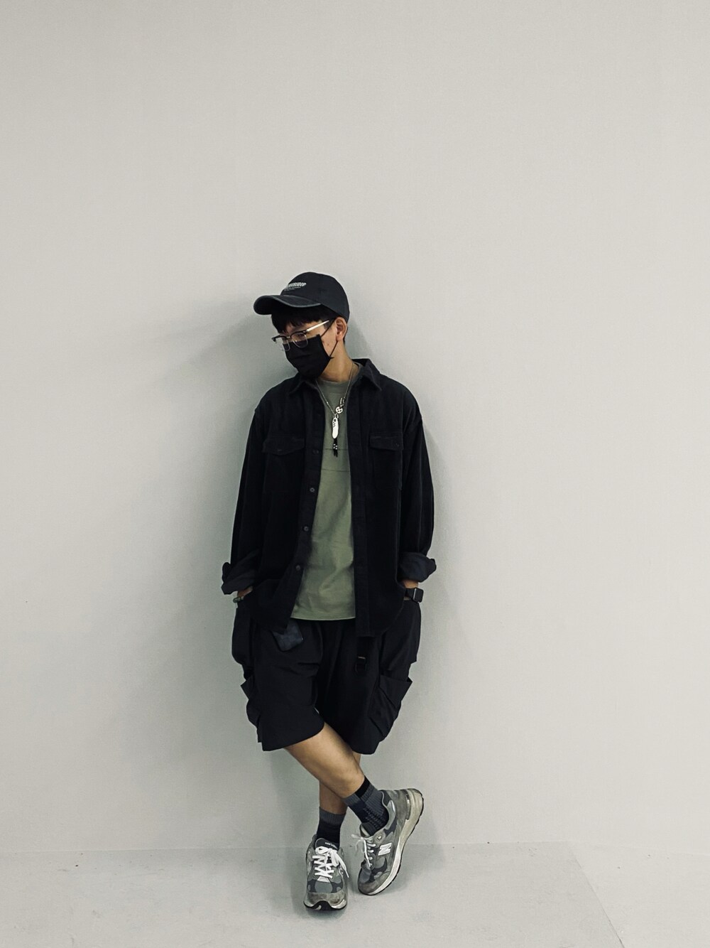「ootd、秋のコーデ」｜「NEW BALANCEのアイテム（その他シューズ、グレー系）」を使った、wzyeeさん（メンズ・172cm）の秋コーディネートの1枚目の写真