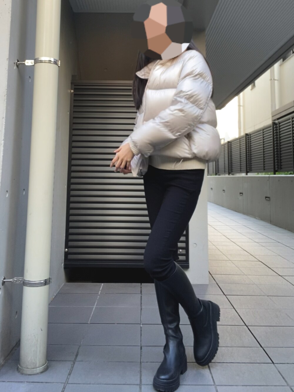 「ウルトラライトダウン」｜「UNIQLOのアイテム（ダウンジャケット/コート、ホワイト系）」を使った、Mi.さん（レディース・162cm）の冬コーディネートの1枚目の写真
