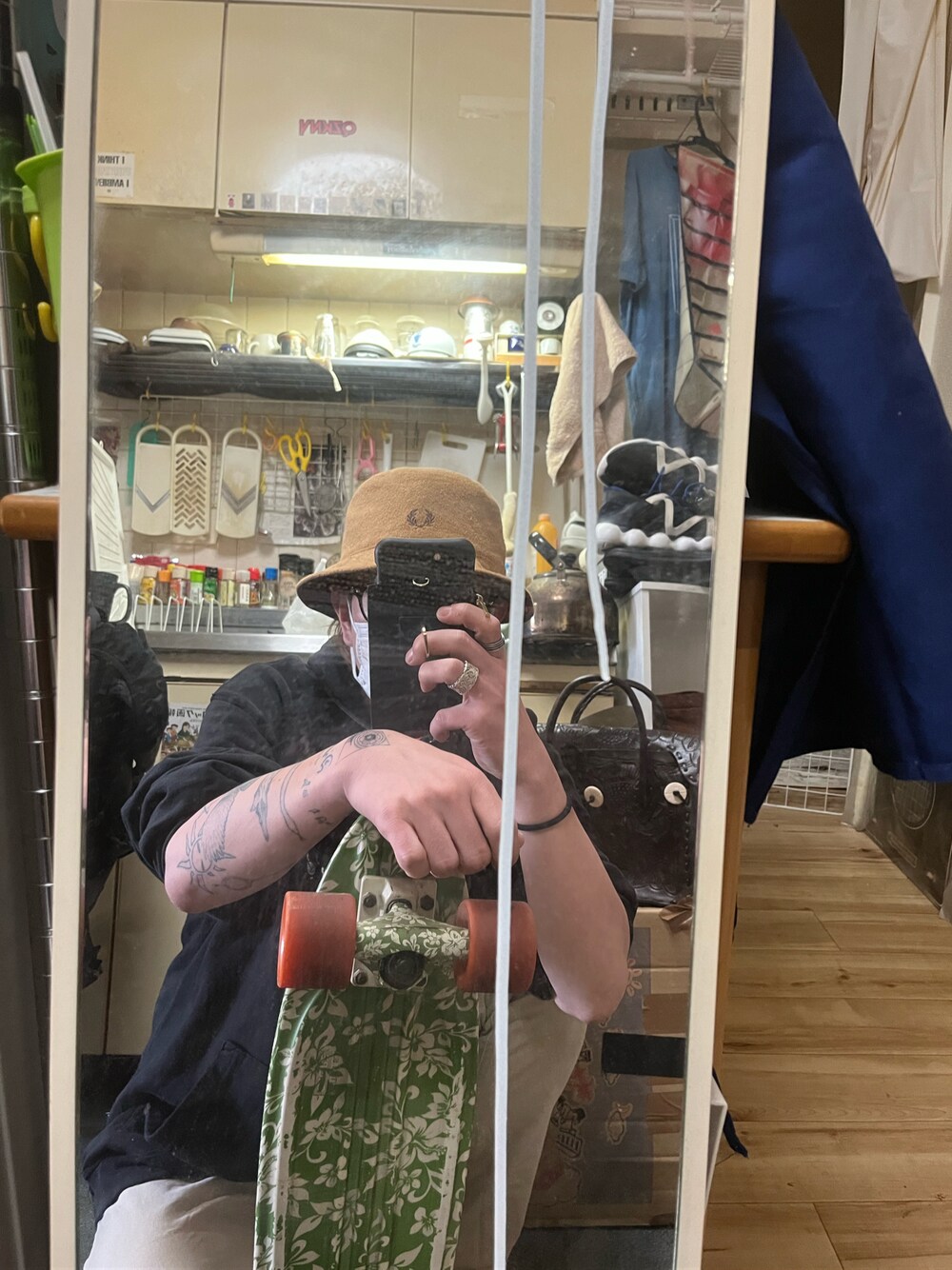 「Paul Smithのアイテム（ヘアアクセサリー、ベージュ系）」を使った、nippar28さん（メンズ・50cm）の秋コーディネートの1枚目の写真