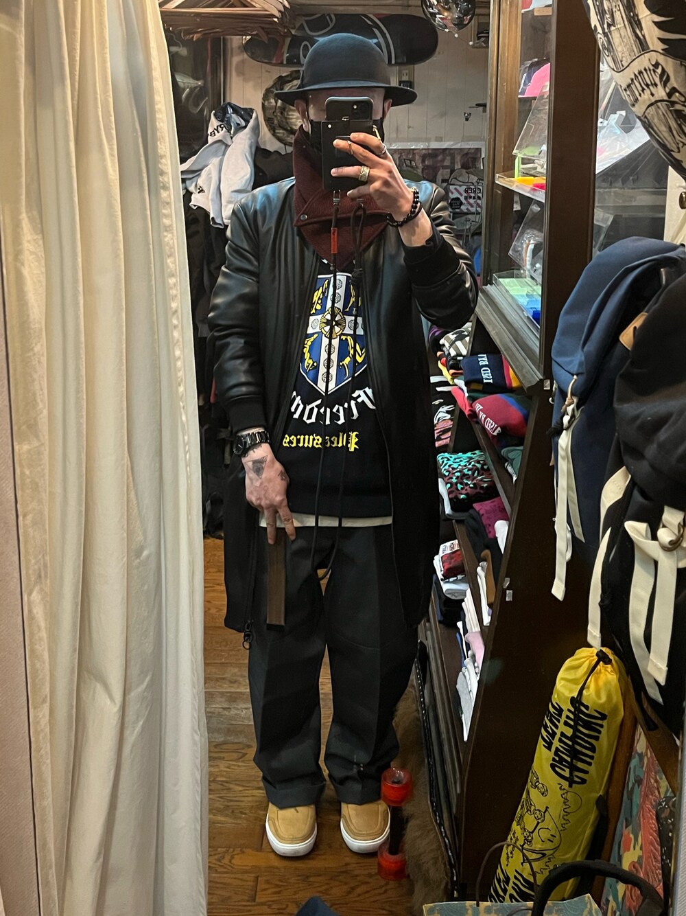 「スラックス」｜「ノーブランド500円のアイテム（帽子、ブラック系）」を使った、nippar28さん（メンズ・50cm）の冬コーディネートの1枚目の写真