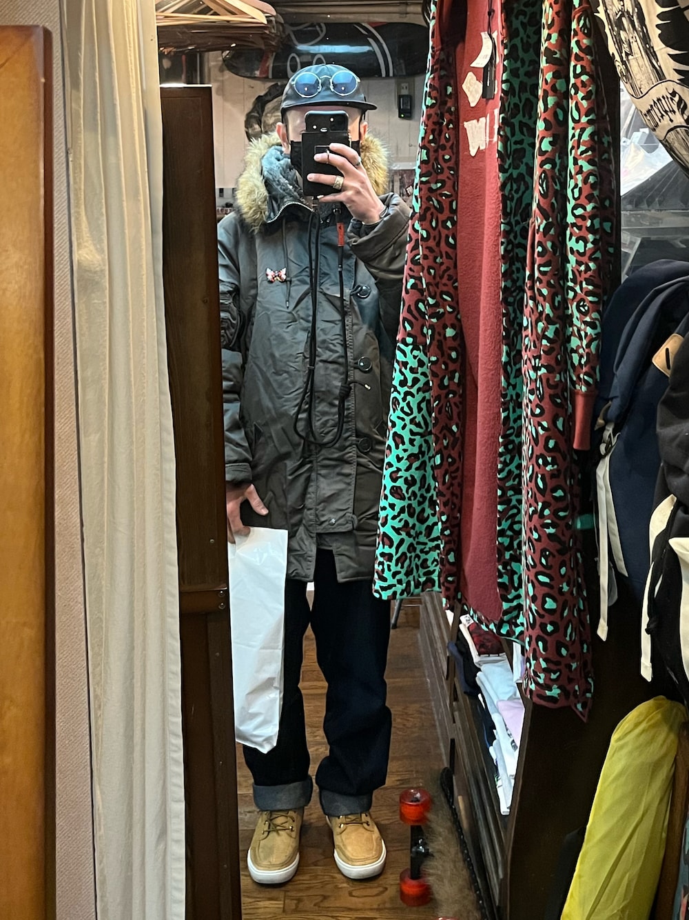 「オーバーサイズ、ワイドパンツ、冬コーデ、古着、キャップ」｜「古着リメイクのアイテム（ジャケット/アウター、グリーン系）」を使った、nippar28さん（メンズ・169cm）の冬コーディネートの1枚目の写真