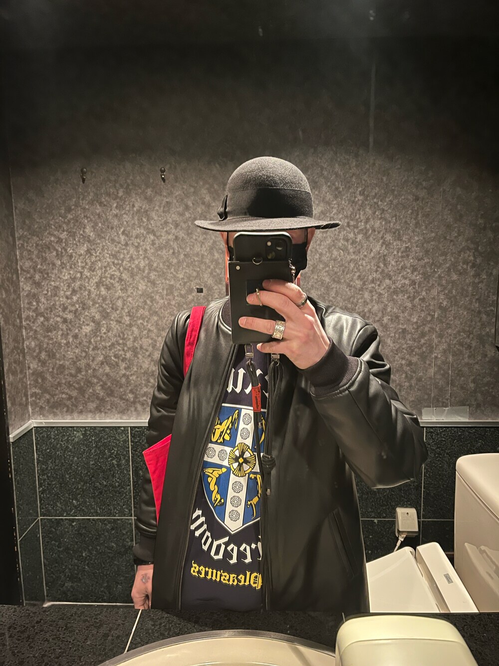 「ZARAのアイテム（ジャケット/アウター、ブラック系）」を使った、nippar28さん（メンズ・50cm）の冬コーディネートの1枚目の写真