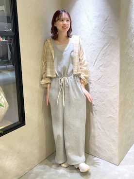 「LOWRYS FARM（ローリーズファーム）のシアーチェックシャツショート  647625（シャツ/ブラウス、ベージュ系）」を使った、MIKAさん（レディース・165cm）の春コーディネート
