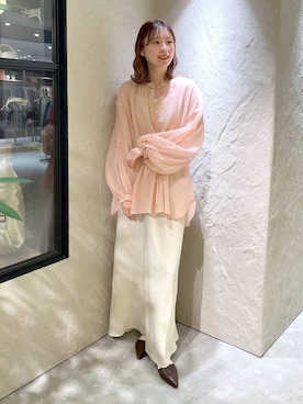 「LOWRYS FARM（ローリーズファーム）のストレッチサテンスカート　 290120（スカート、ホワイト系）」を使った、MIKAさん（レディース・165cm）の春コーディネート