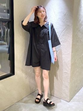 「LOWRYS FARM（ローリーズファーム）のロゴプリントトート　636360（トートバッグ、ブルー系）」を使った、MIKAさん（レディース・165cm）の春コーディネート