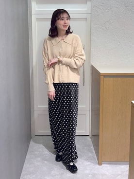 「LOWRYS FARM（ローリーズファーム）のストレッチサテンスカート　 290120（スカート、ブラック系）」を使った、MIKAさん（レディース・165cm）の春コーディネート