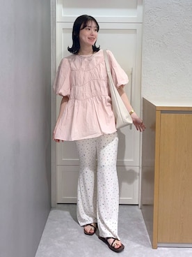 「LOWRYS FARM（ローリーズファーム）のアシメティアードチュニックＳＳ　1049042（シャツ/ブラウス、ピンク系）」を使った、MIKAさん（レディース・165cm）の夏コーディネート
